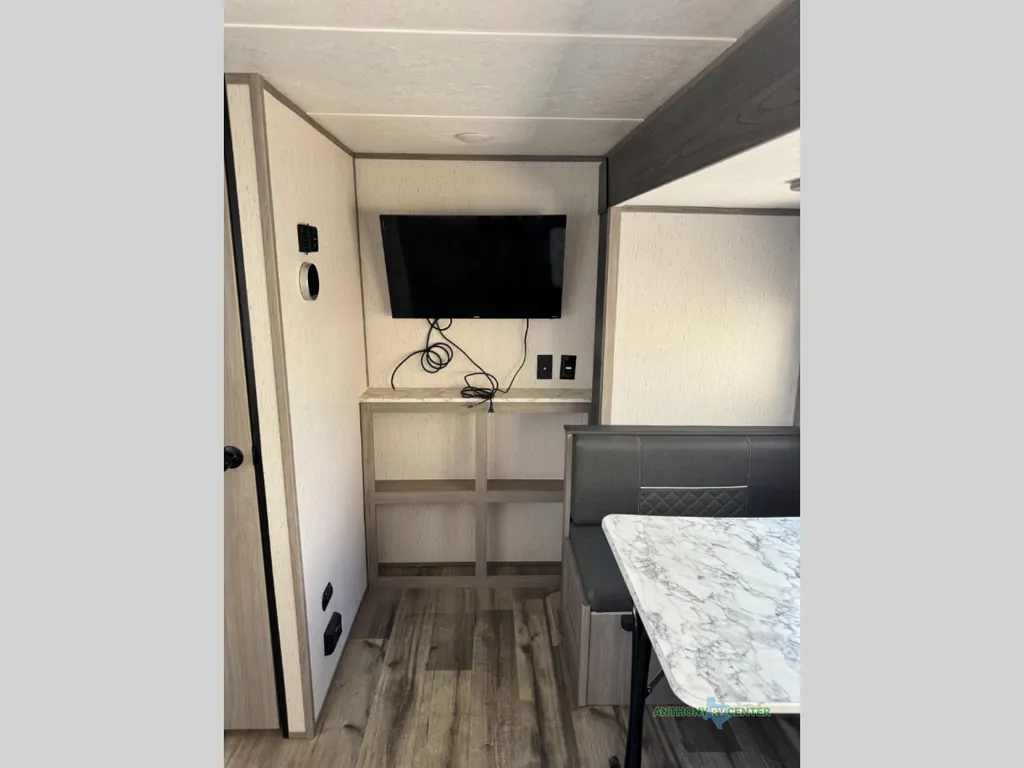 2023 Dutchmen Coleman Lantern LT 18FQ, Photos photo 10