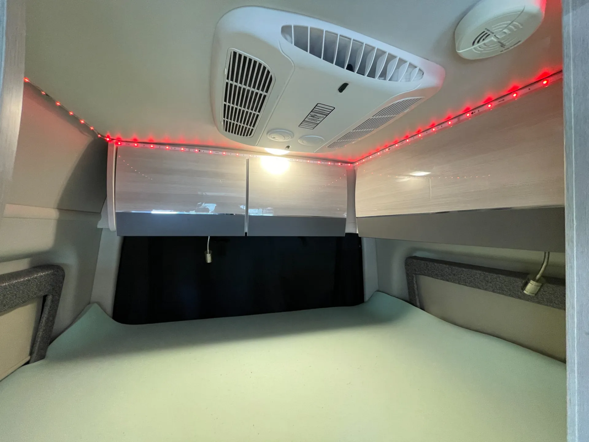 2023 Thor Motor Coach Tranquility 19L - Photo 2