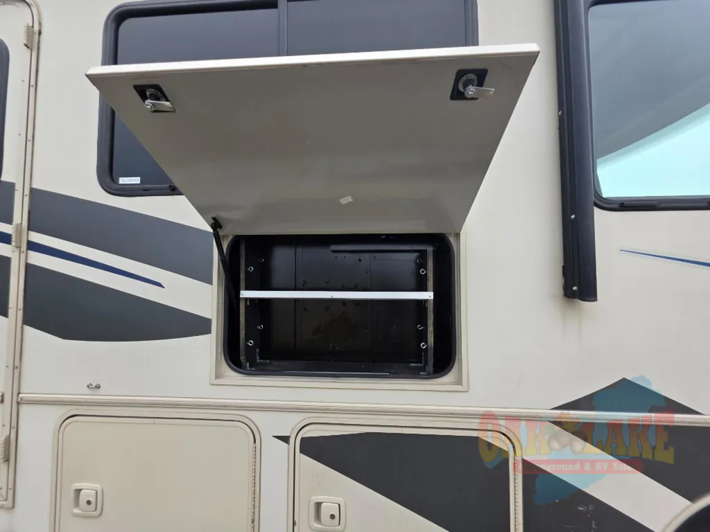 2018 Winnebago Sunstar 27P, Photos photo 46