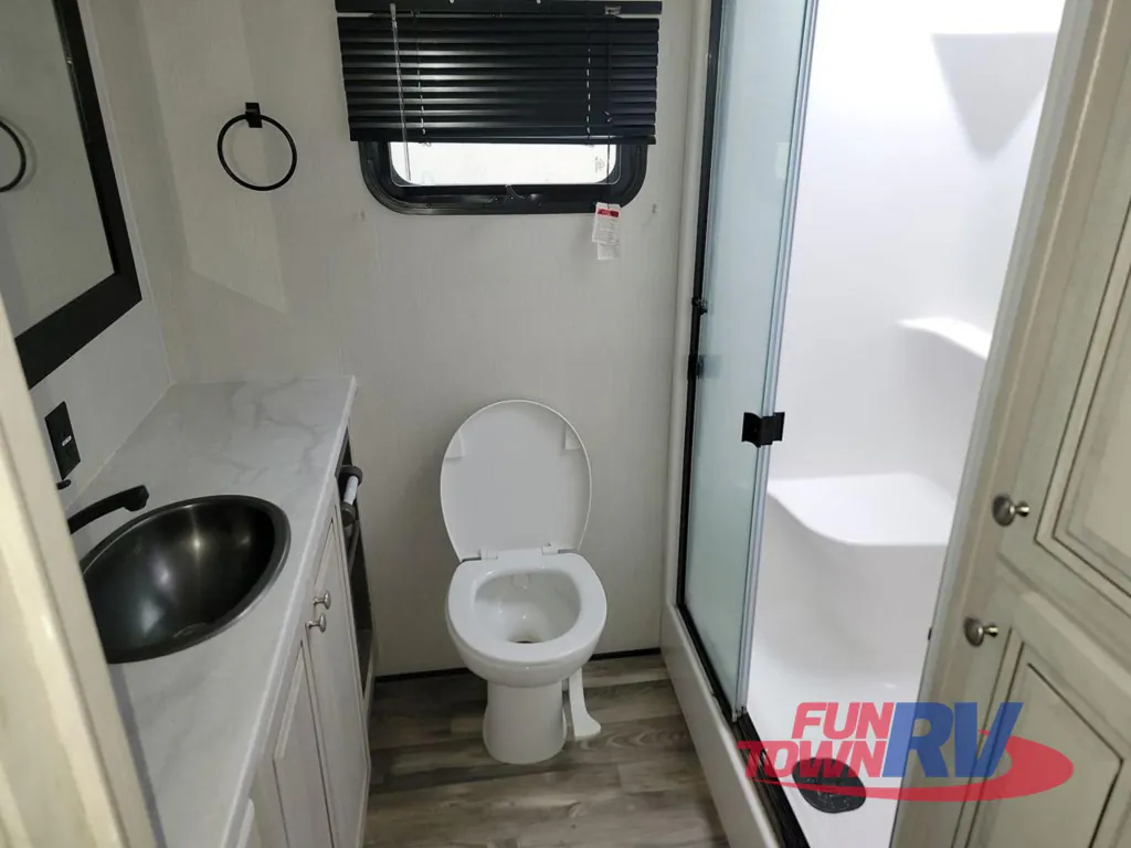 2023 Forest River Cardinal Luxury 380RLX, Photos photo 40