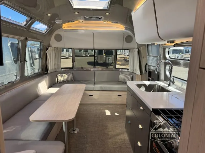 2026 Airstream Globetrotter 30RB - Photo 3