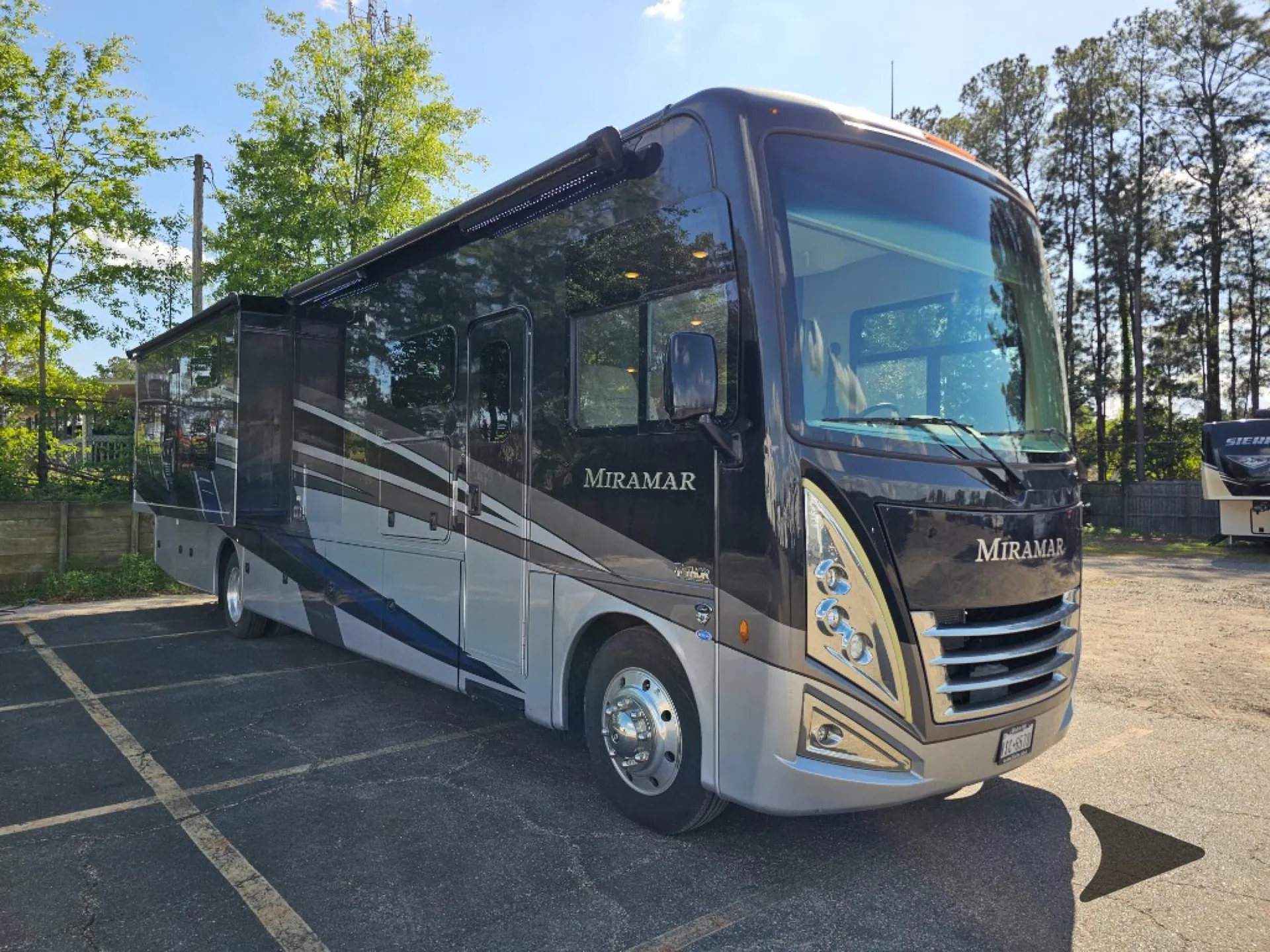 2024 Thor Motor Coach Miramar 37.1 dealer photo 1 from Bish's RV