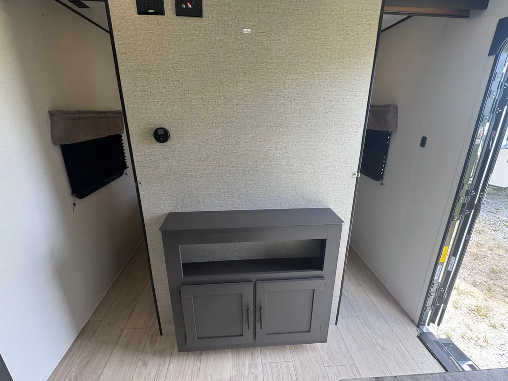 2027 Shasta RVs i-5 Edition 527BHS, Photos photo 18