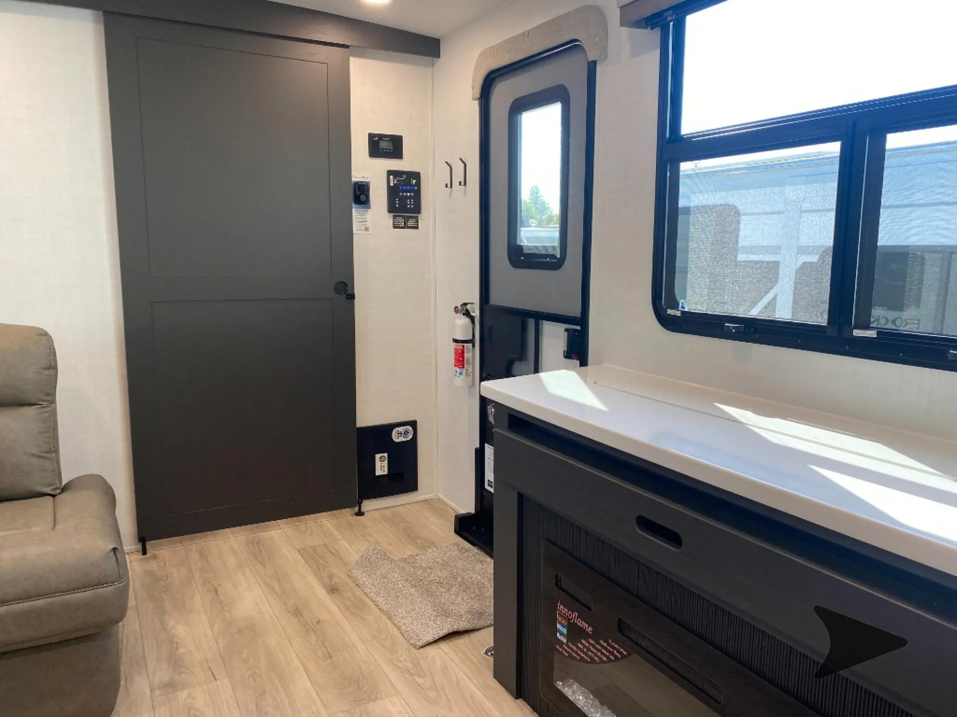 2027 Forest River Rockwood Ultra Lite 2711RK — Photo 7
