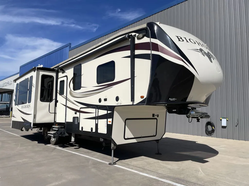 2017 Heartland Bighorn 3160ELITE - Photo 2