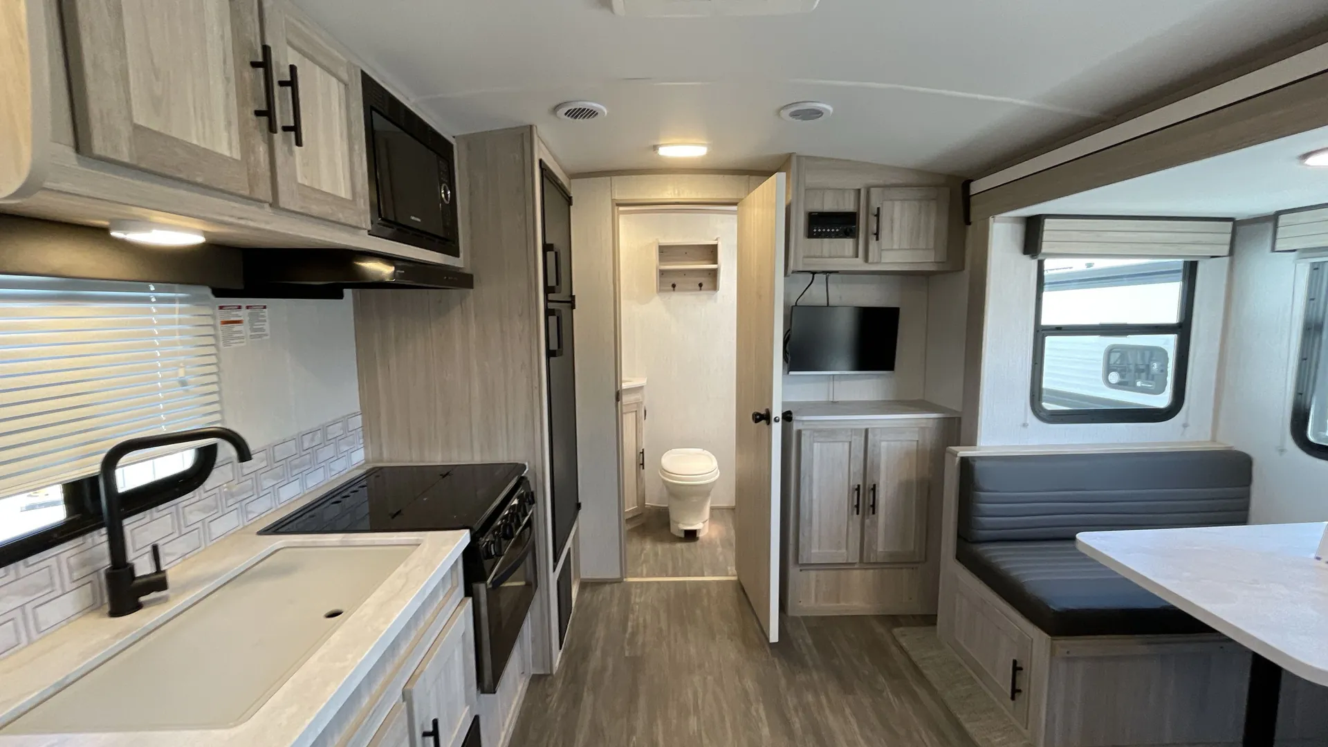 2022 Cruiser RV Shadow Cruiser 193MBS — living area main