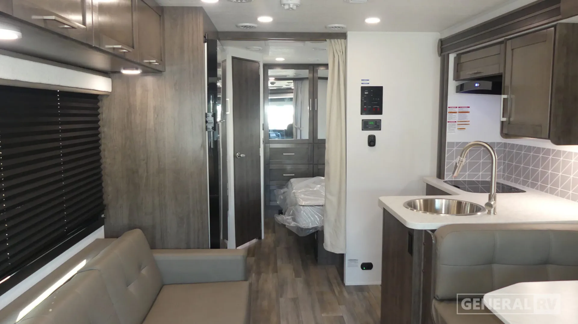 2026 Entegra Coach Vision SE 27A - Photo 3