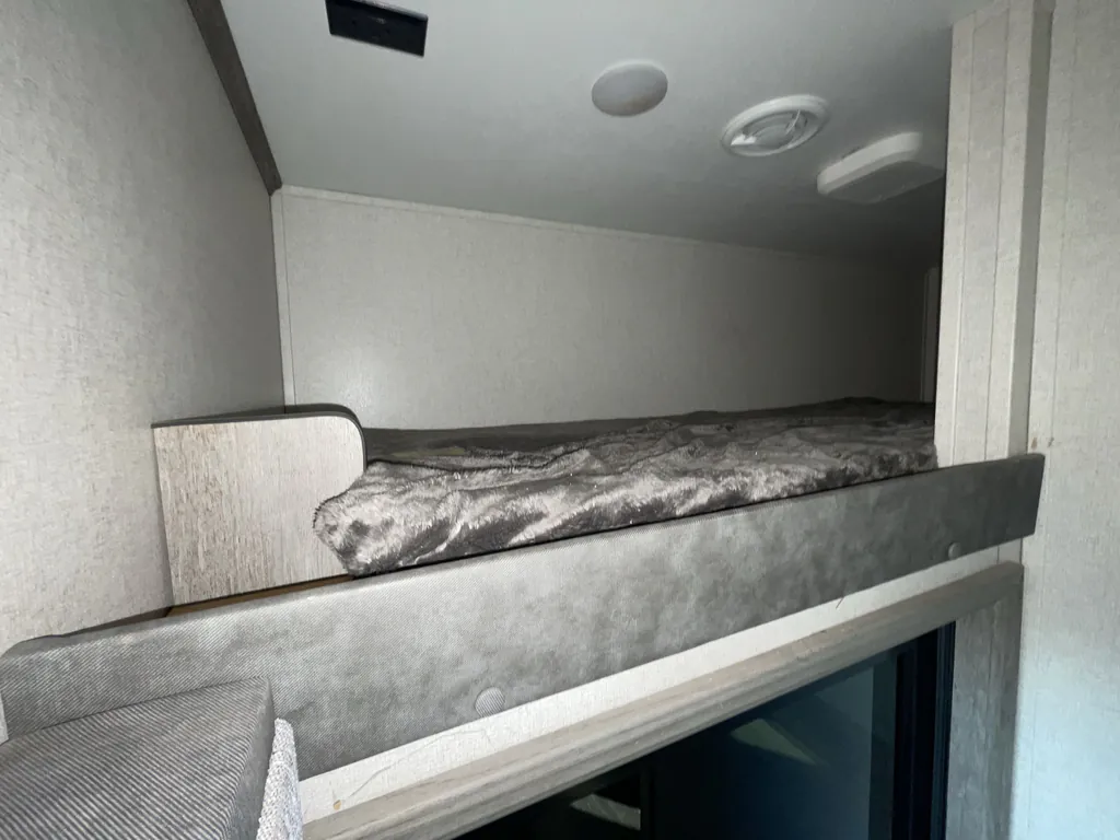 2021 Keystone Raptor 413, Photos photo 18