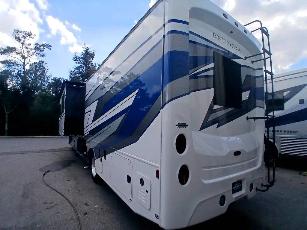 2026 Entegra Coach Vision XL 34G - Photo 4