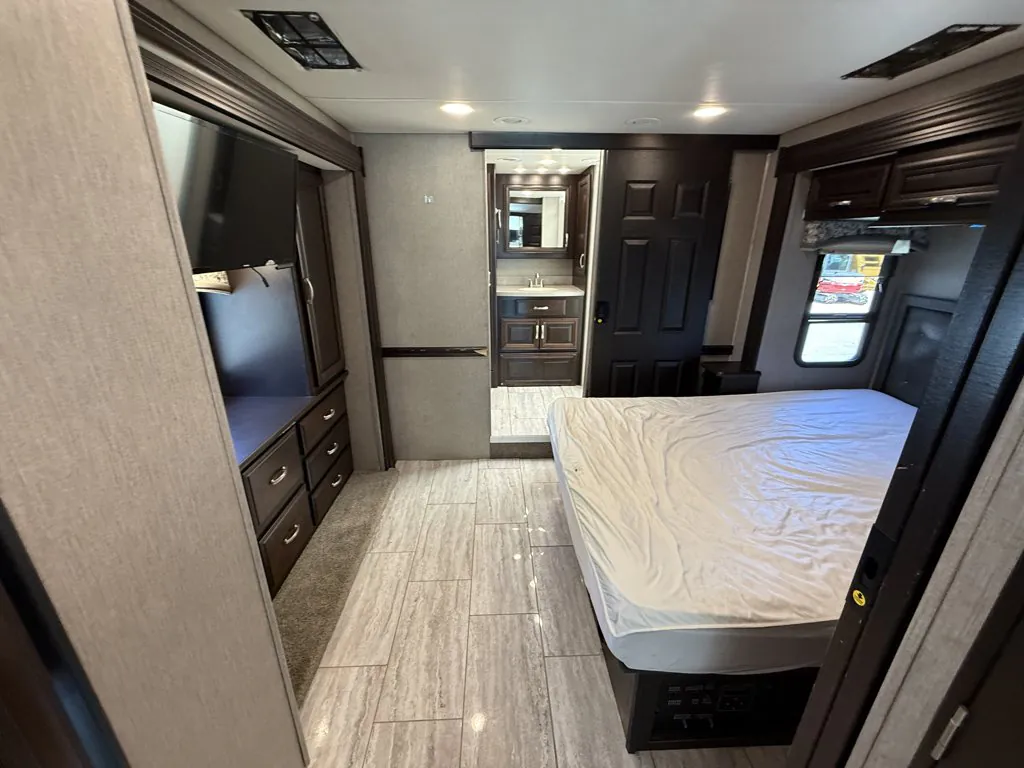 2018 Forest River Berkshire 38A, Photos photo 38