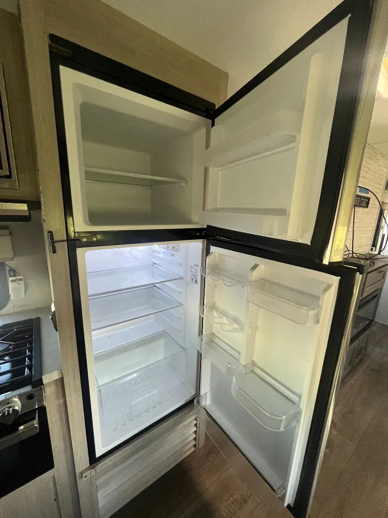 2024 Coachmen Catalina Legacy Edition 333FKTS, Photos photo 27