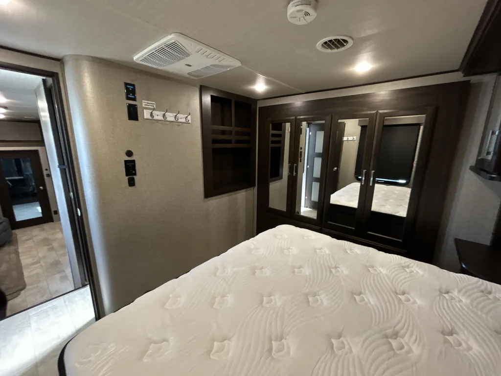 2019 Grand Design Momentum 381M, Photos photo 14