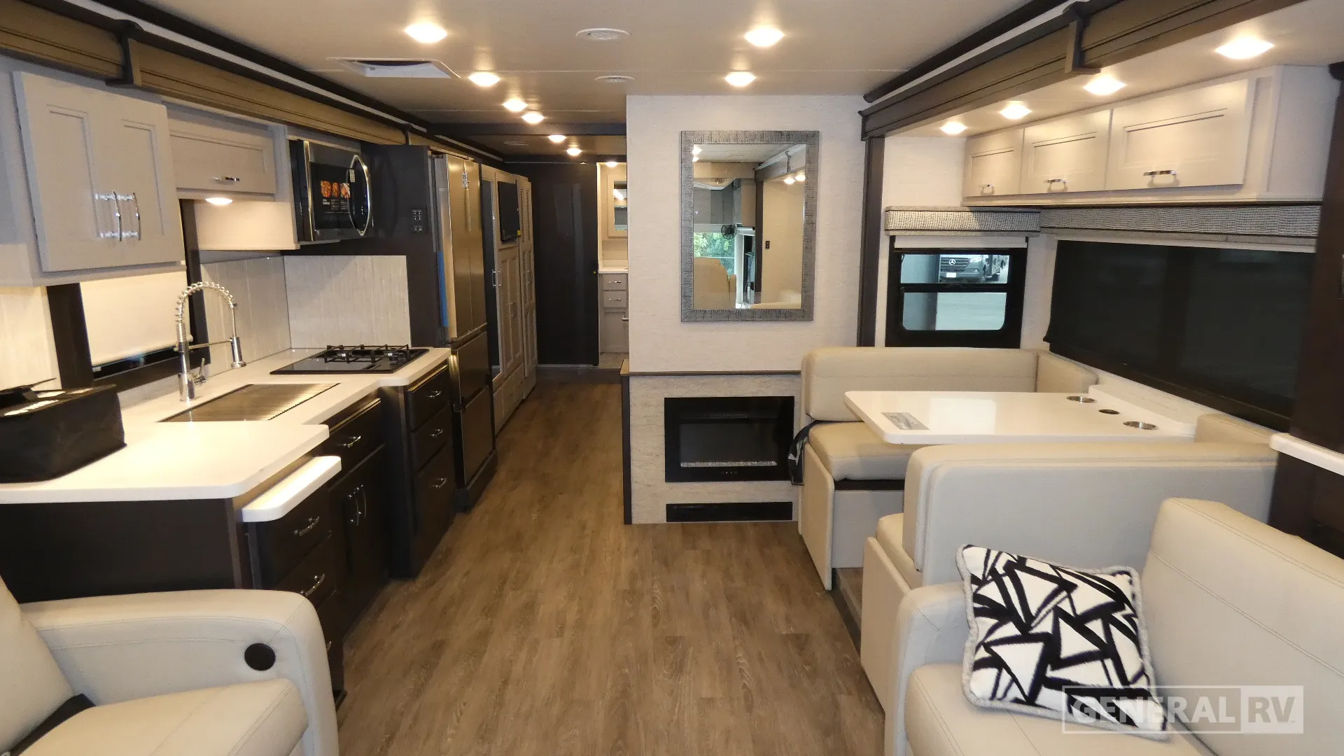 2026 Thor Motor Coach Riviera 38RB - Photo 3