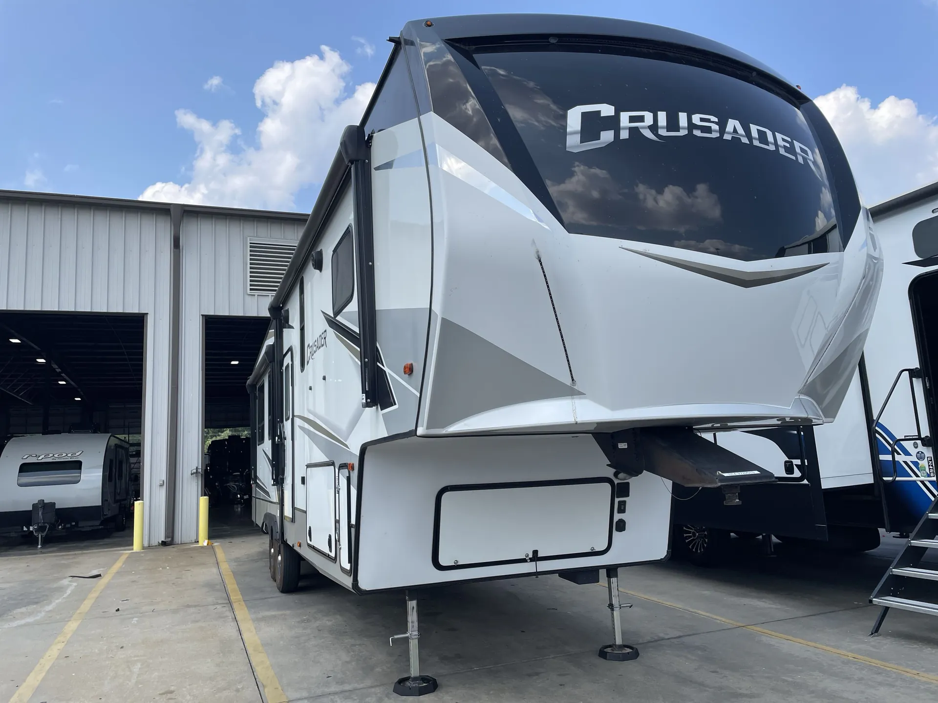 2022 Prime Time Crusader 335RLP - Photo 2