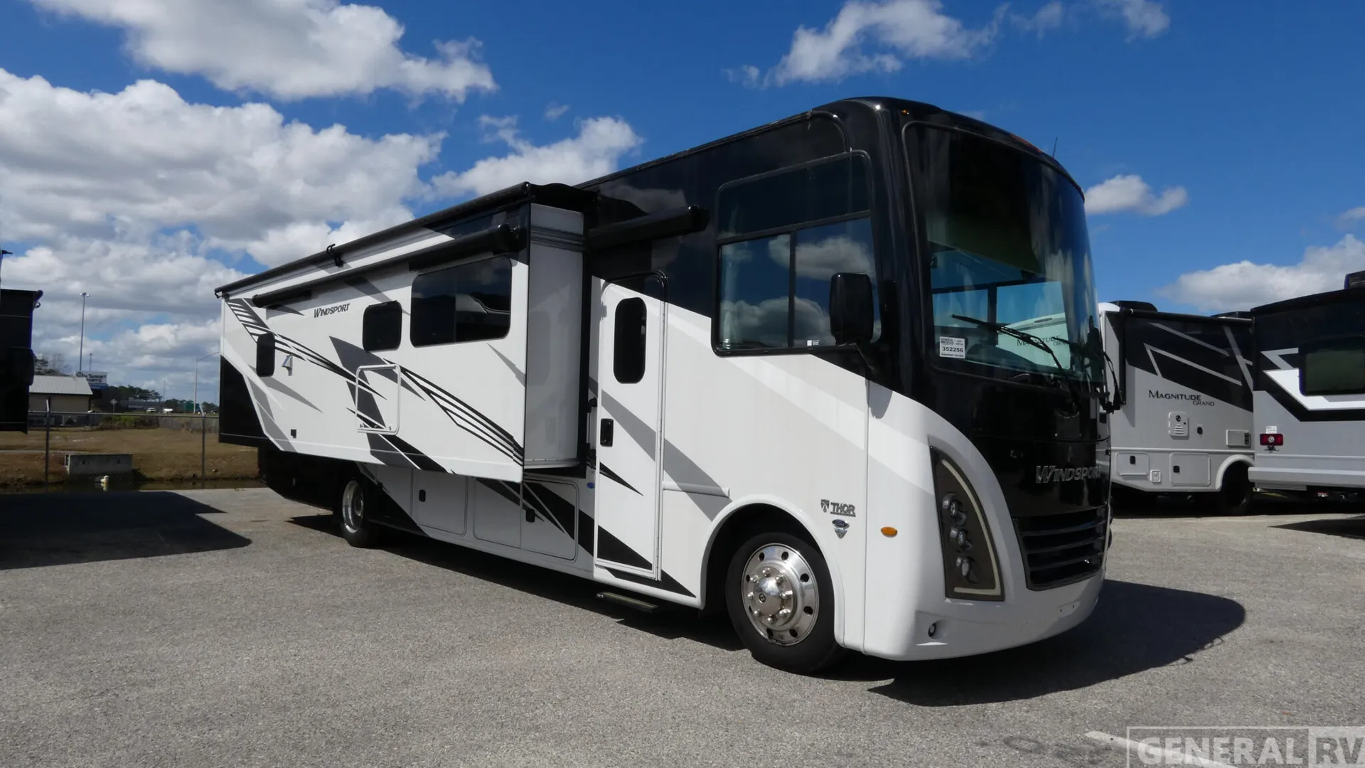 2024 Thor Motor Coach Windsport 34R - Photo 2