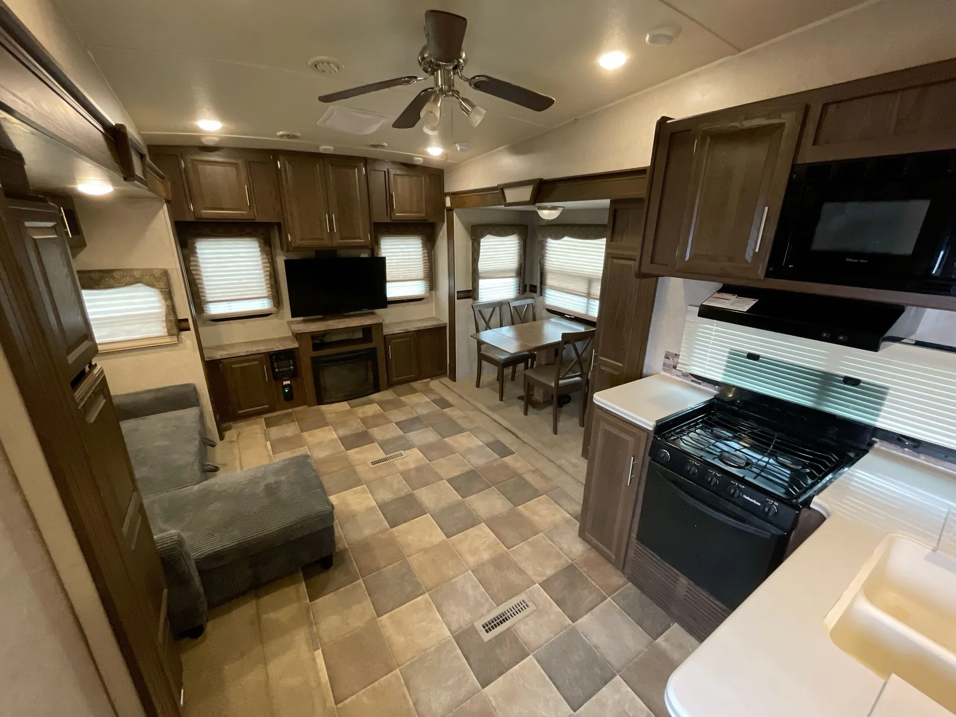 2017 Forest River Flagstaff Super Lite 526RLWS — backside