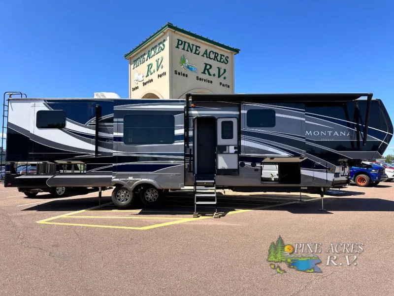 2024 Keystone Montana 3901RK - Photo 2
