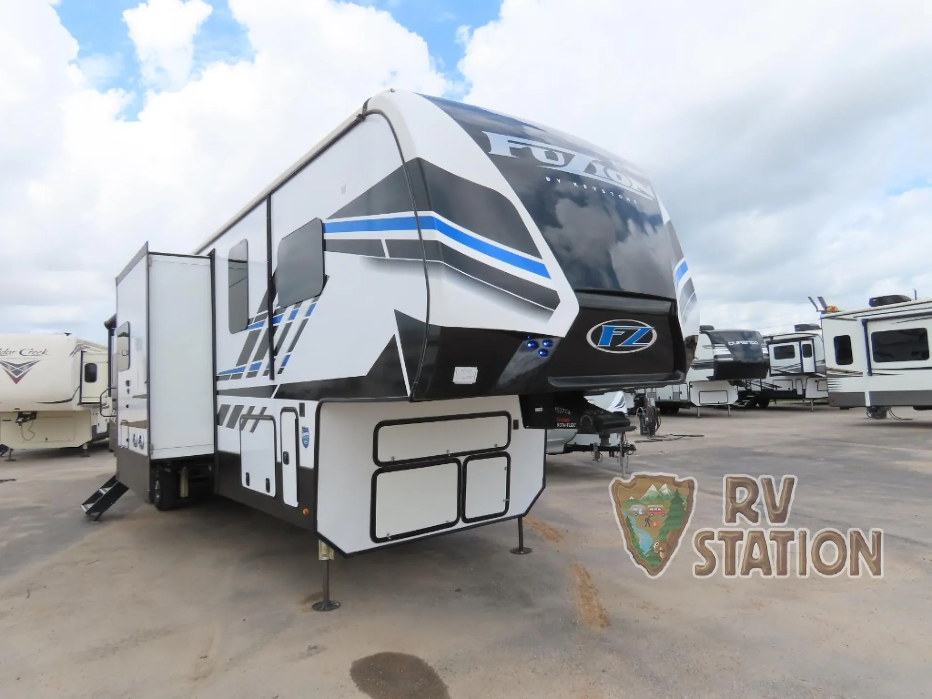 2023 Keystone Fuzion 421 - Photo 2