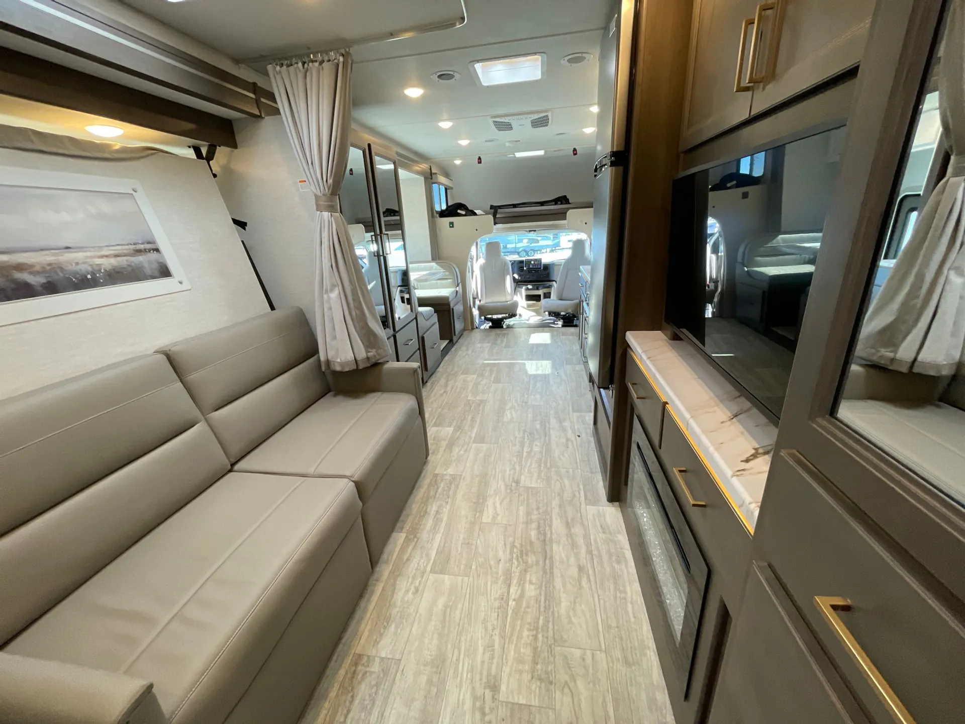 2025 Thor Motor Coach Chateau 27P - Photo 4