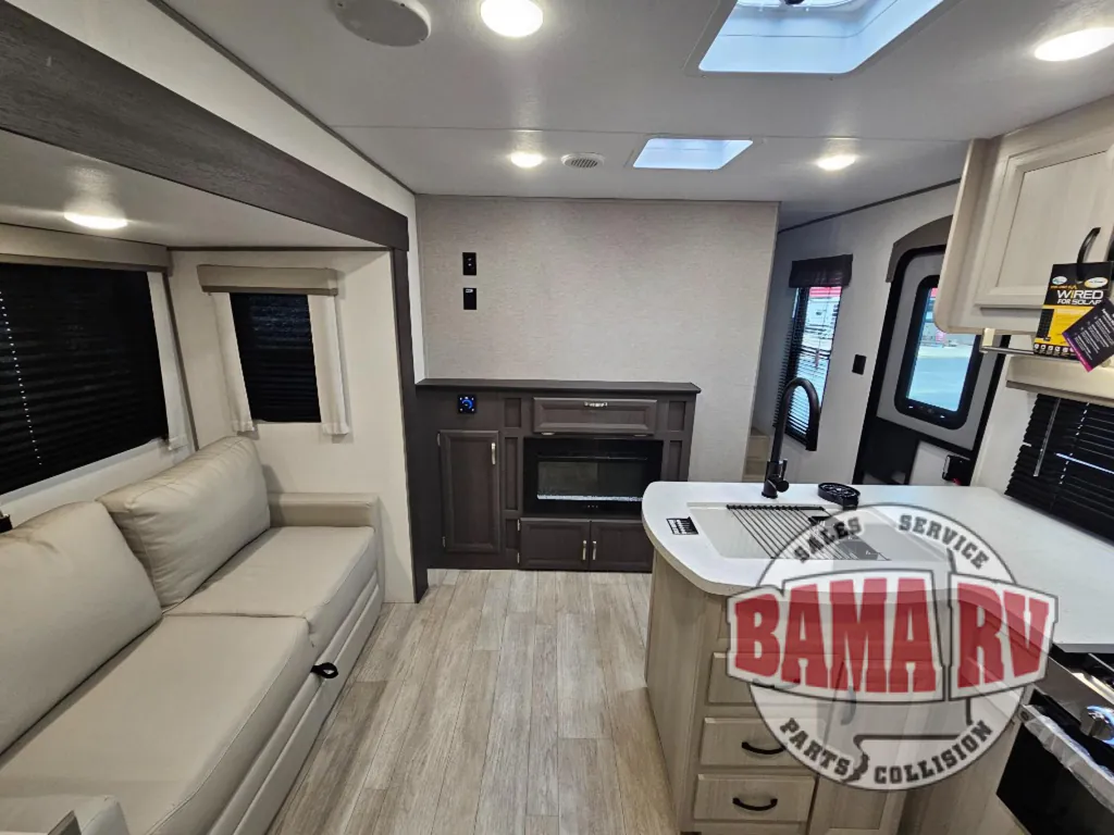 2027 Coachmen Catalina Legacy Edition 333DBDSCK, Photos photo 10