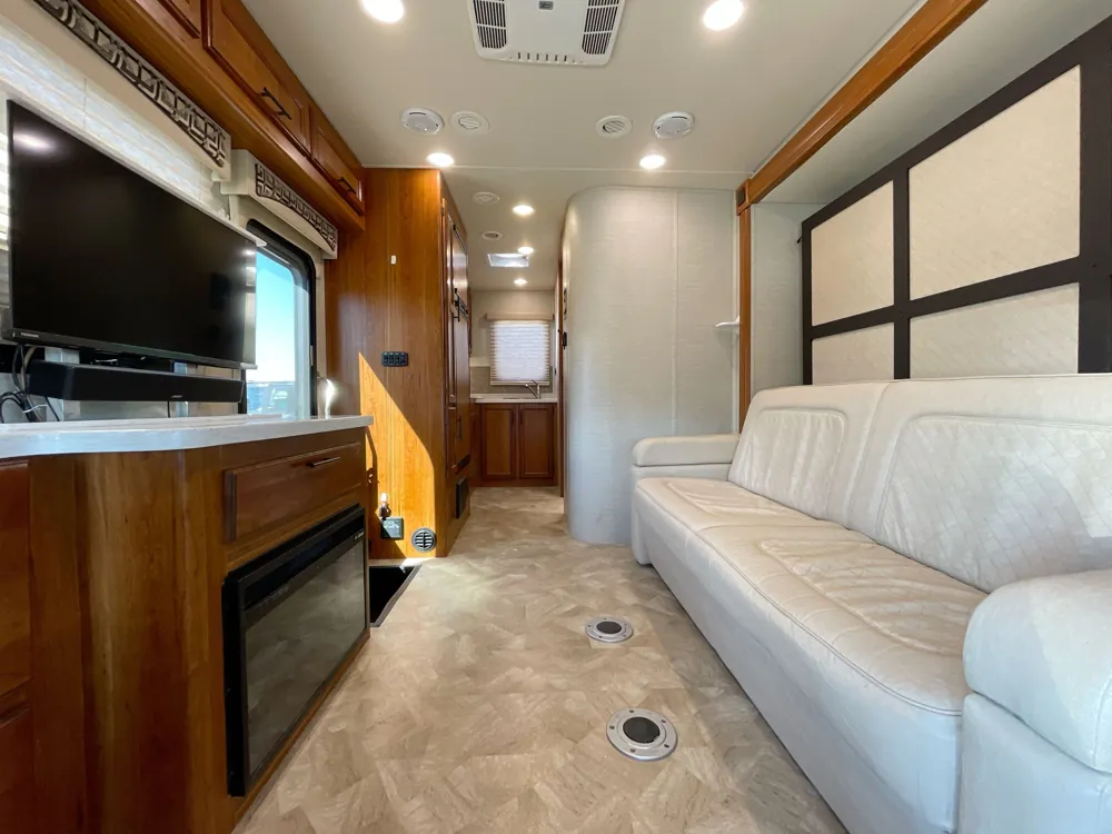 2017 Jayco Melbourne 24M — living area main
