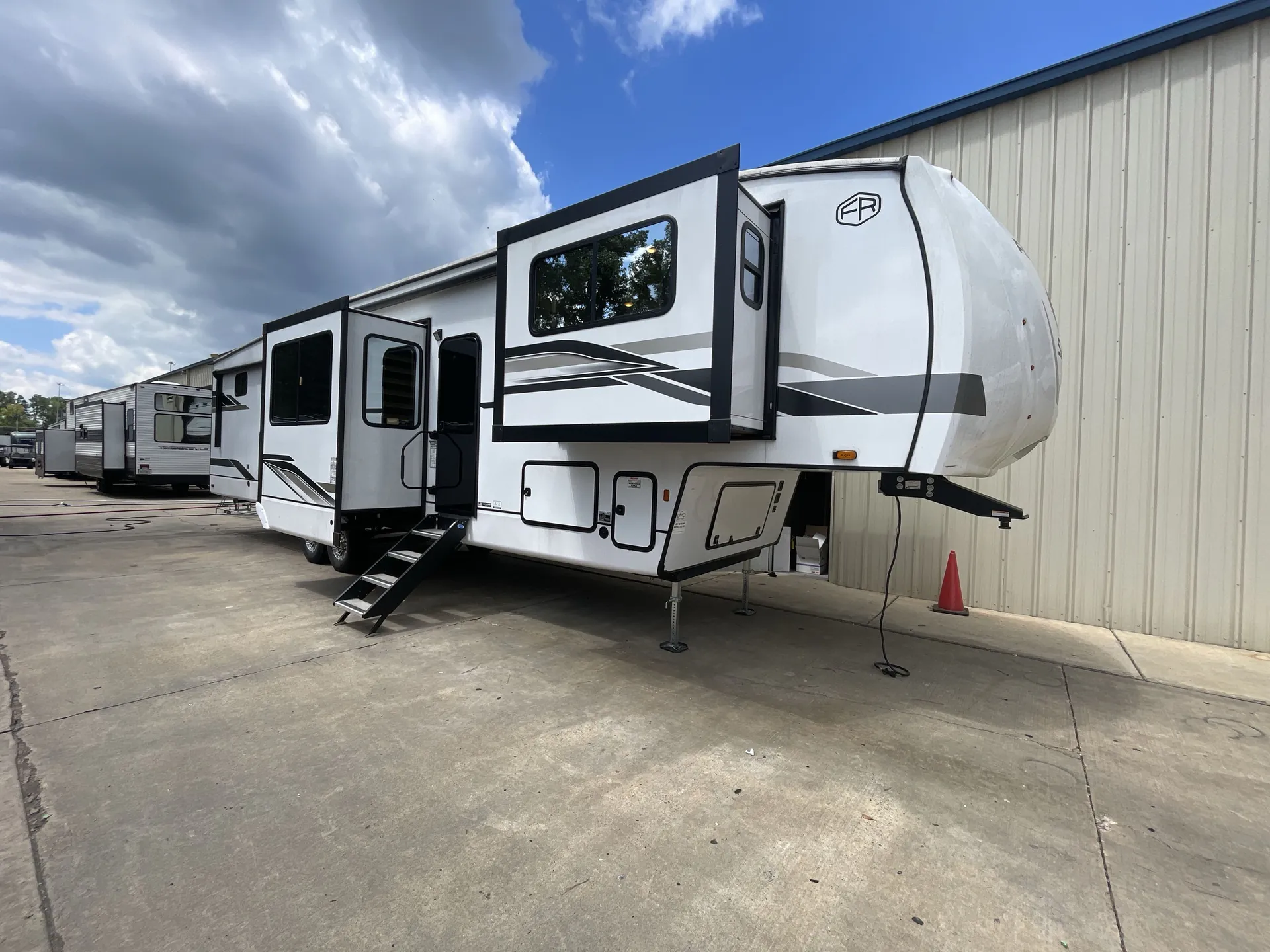 2025 Forest River Sabre 37FLH