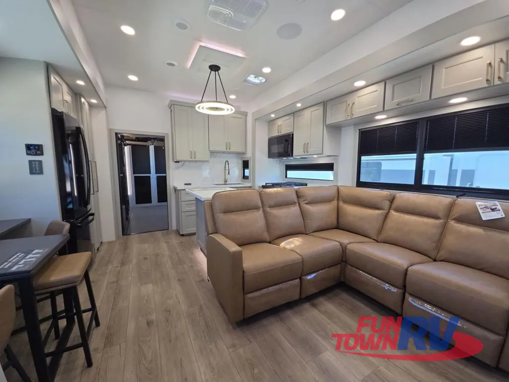 2026 Brinkley Model G 3950, Photos photo 11