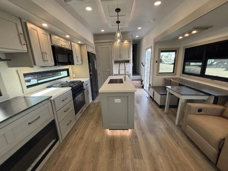 2026 Brinkley Model Z 3600, Photos photo 8