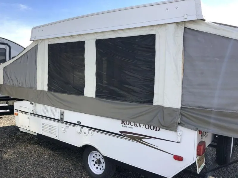 2011 Forest River RV Rockwood Freedom LTD Series Used    1910 - Photo 3