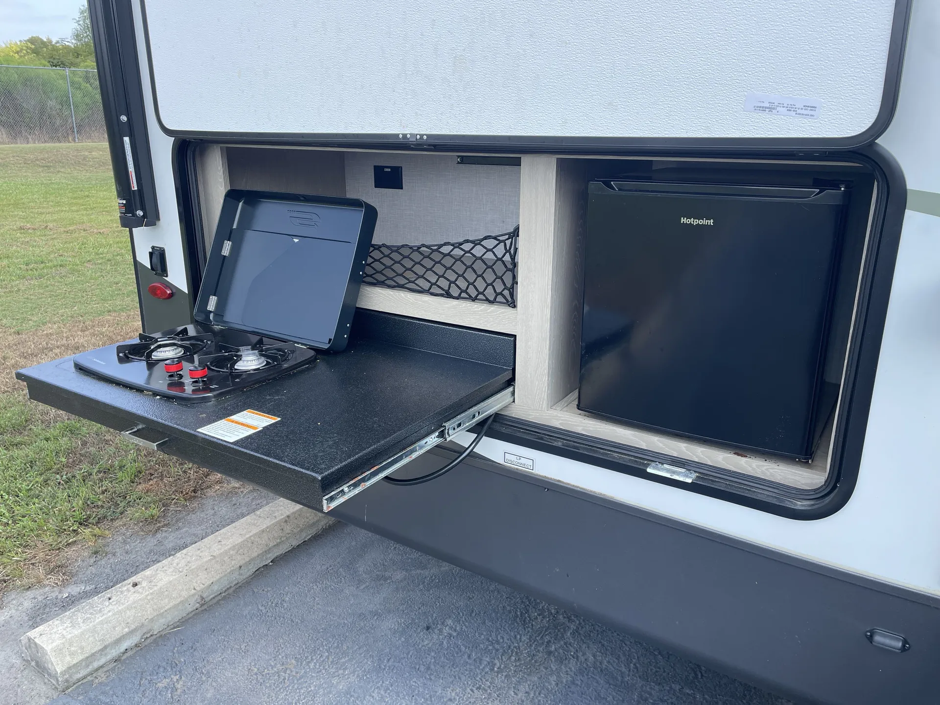 2023 Forest River Flagstaff Super Lite 27BHWS — off campside