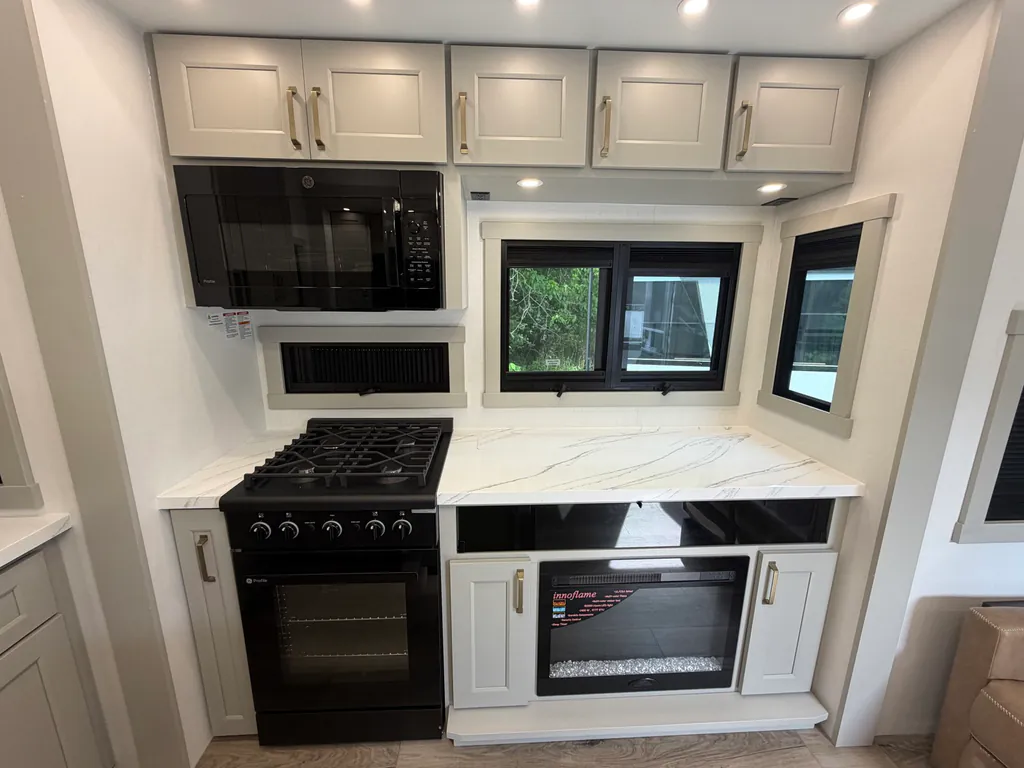 2026 Brinkley Model G 3520, Photos photo 12