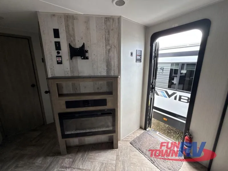 2023 Palomino Puma 32BHFS - Photo 3