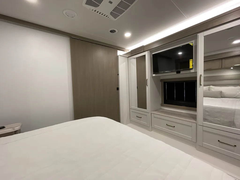 2027 Entegra Coach Vision XL 36C, Photos photo 16