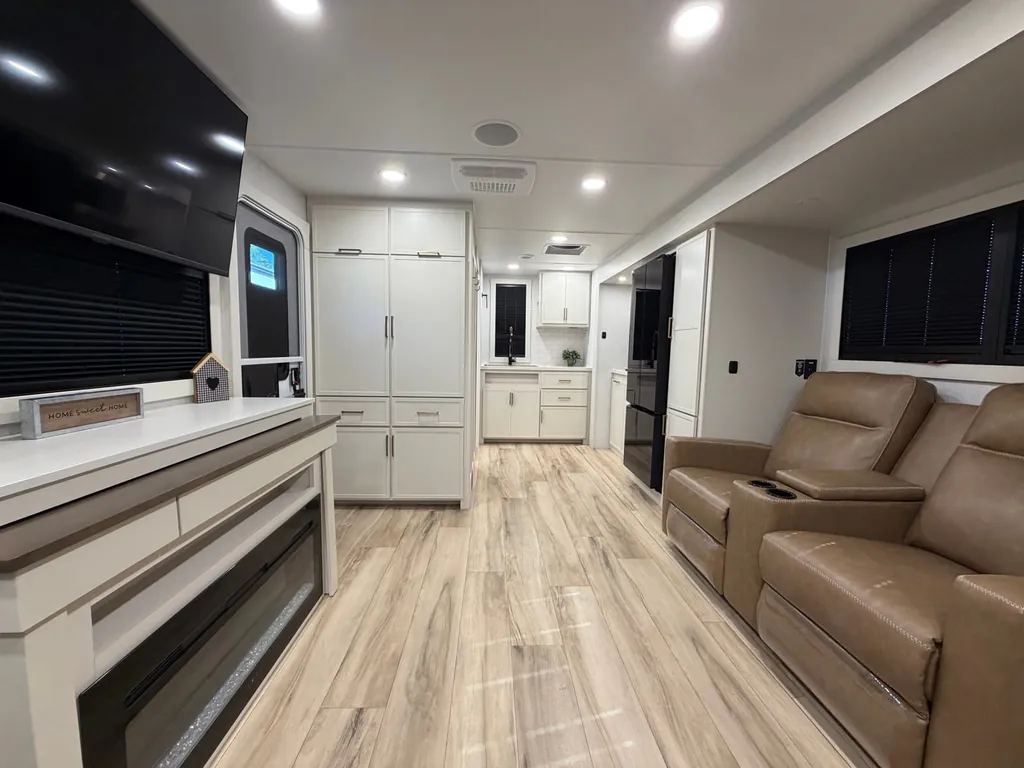 2026 Brinkley Model I 235, Photos photo 9