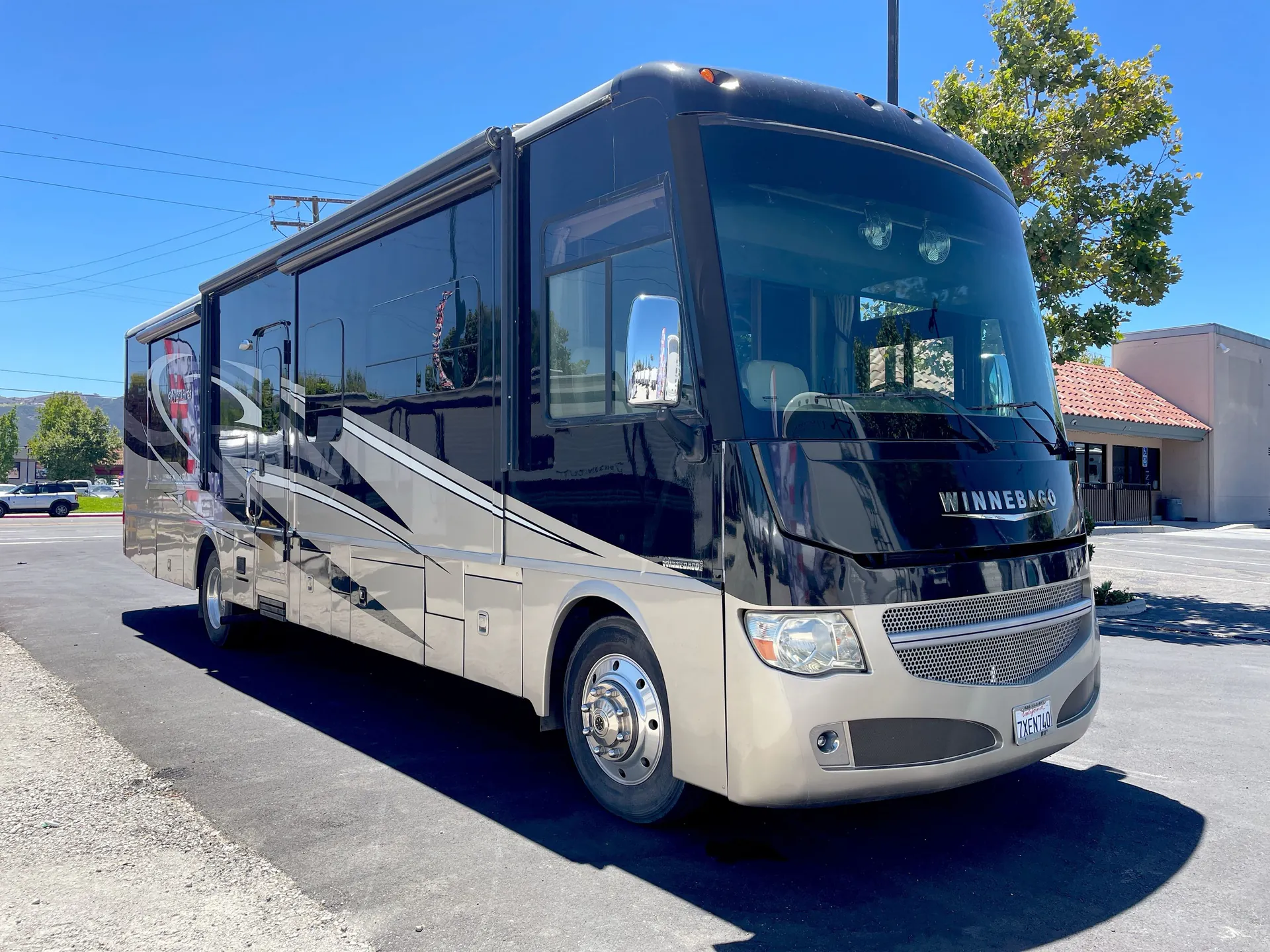 2016 Winnebago Adventurer 37F - Main photo