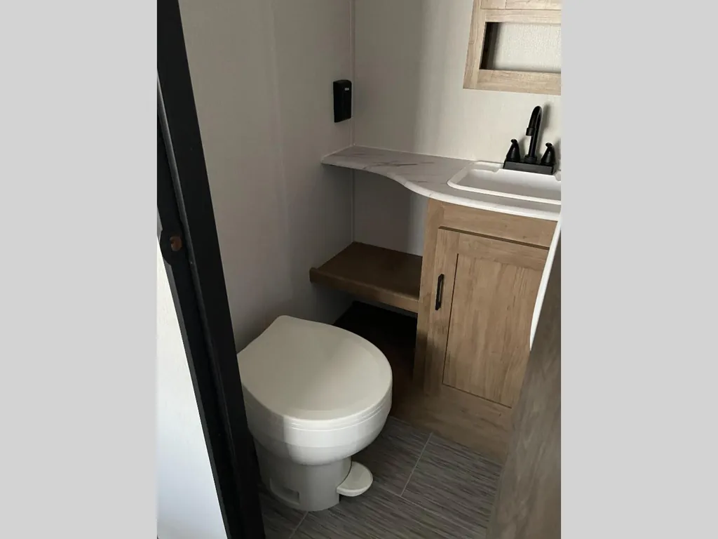 2024 Coachmen Freedom Express Select 29SE, Photos photo 8