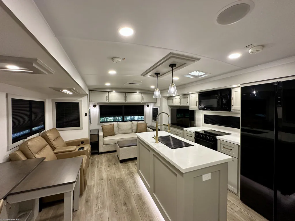 2025 Brinkley Model Z AIR 310, Photos photo 2