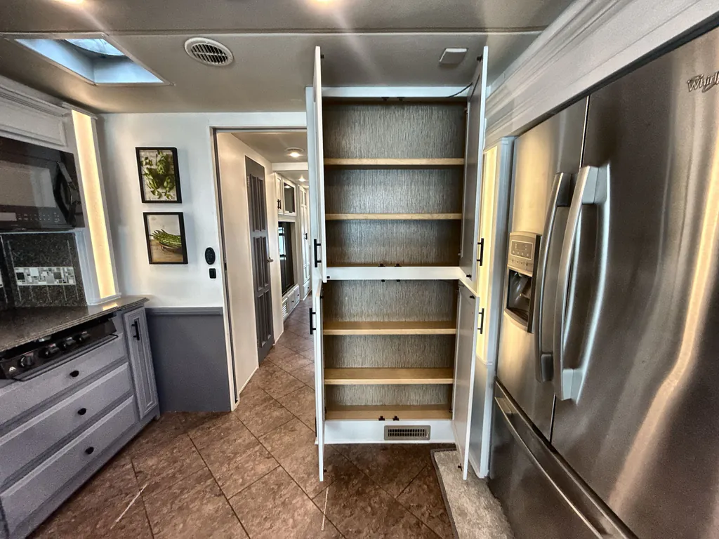 2015 Newmar Canyon Star 3914, Photos photo 12