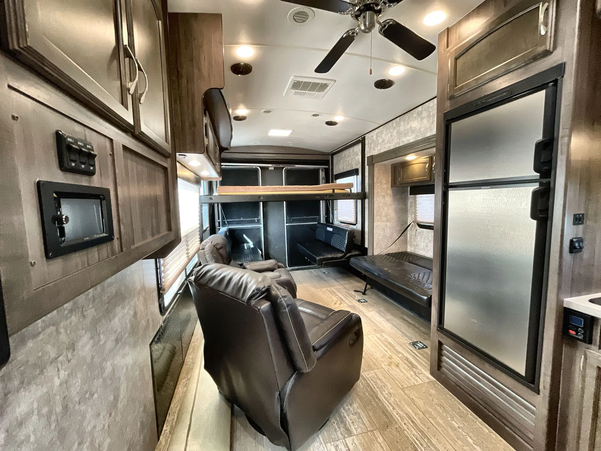2016 Winnebago Spyder 28SC — living area main