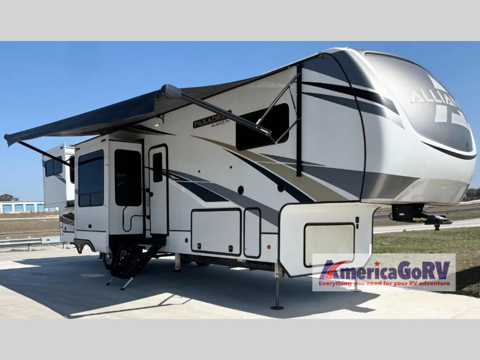2021 Alliance RV Paradigm 365RD - Photo 2