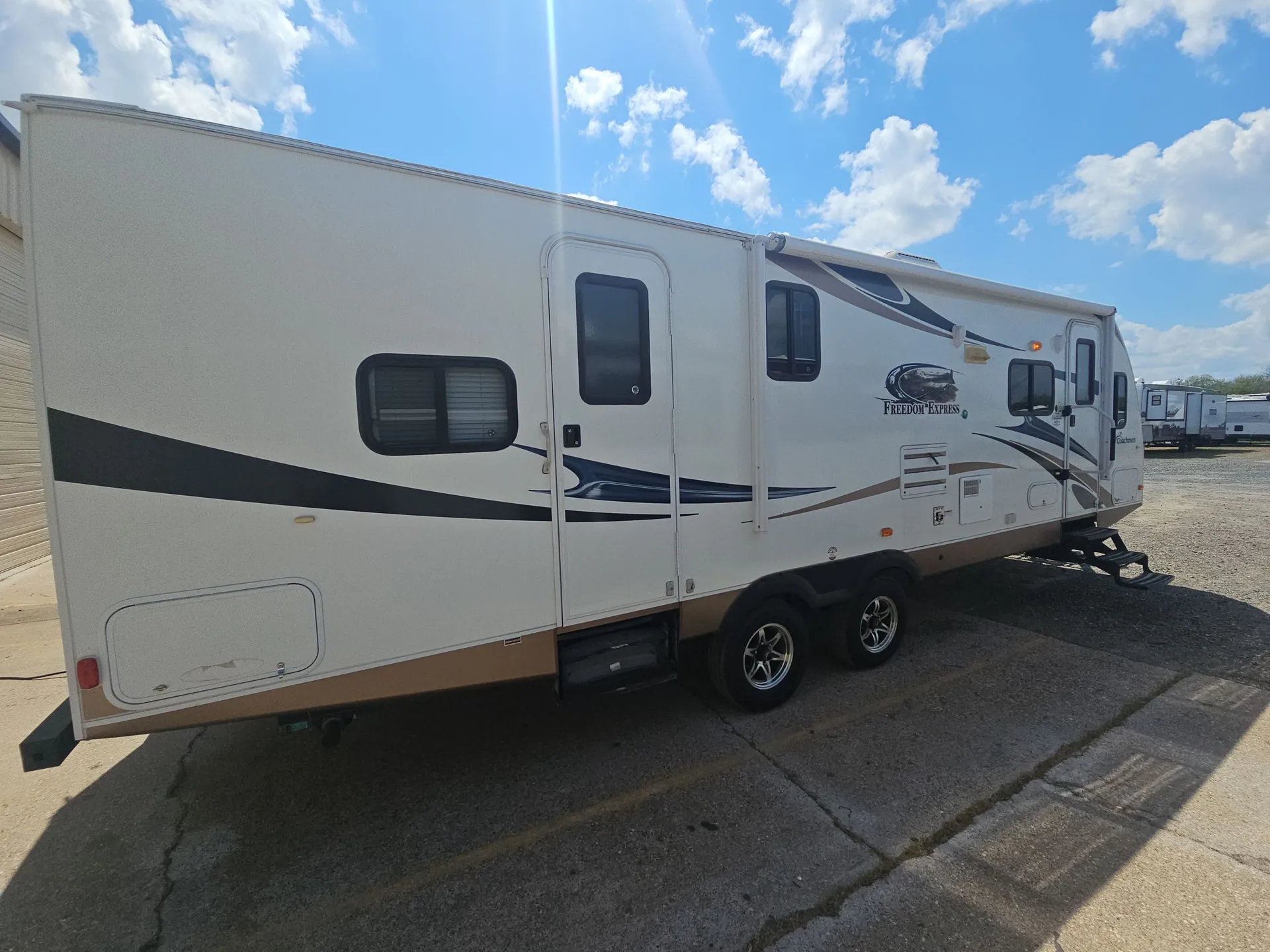 2012 Coachmen Freedom Express 270FLDS — front