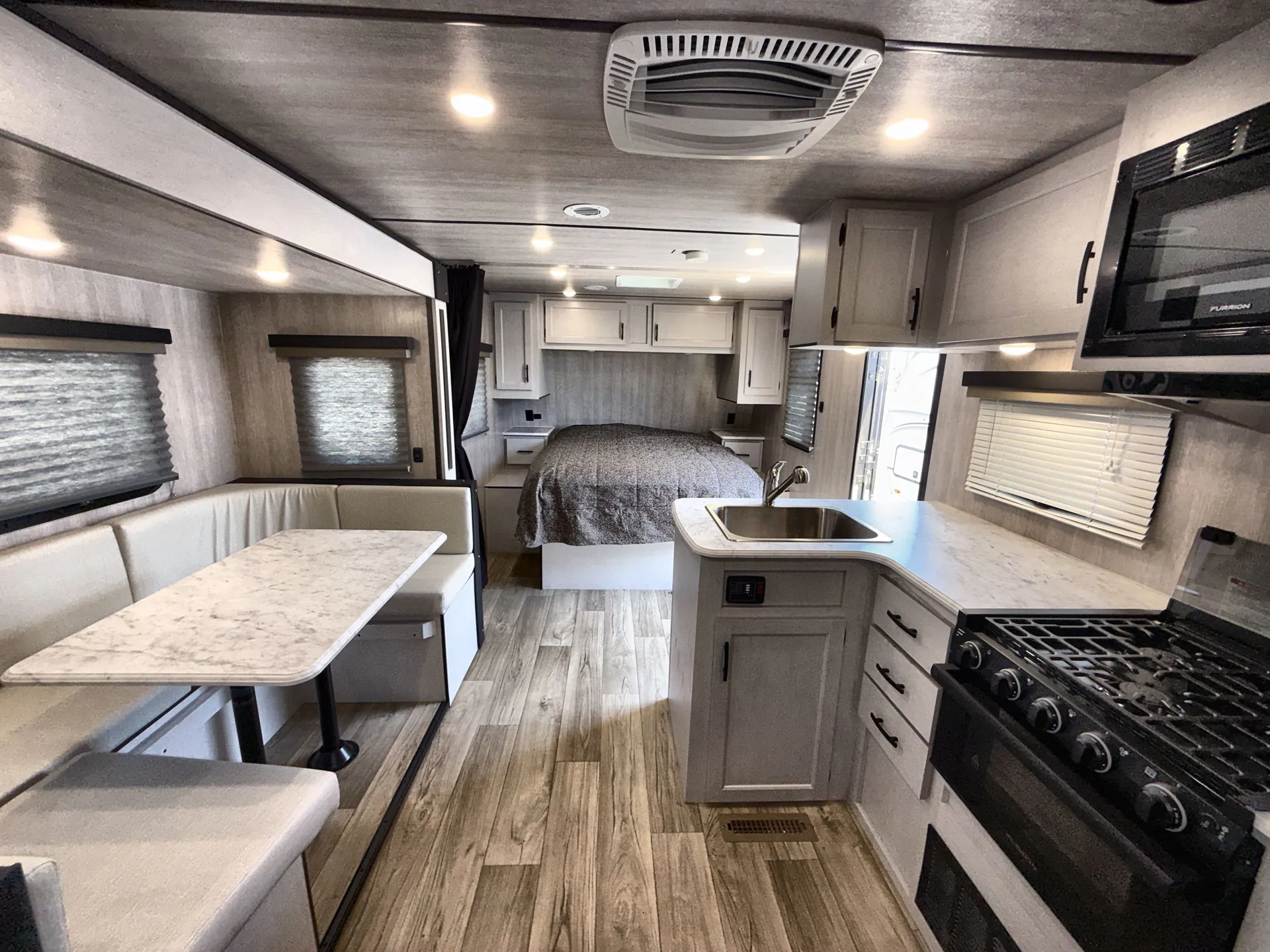 2024 Genesis Supreme Surfside 25BHS — living area main