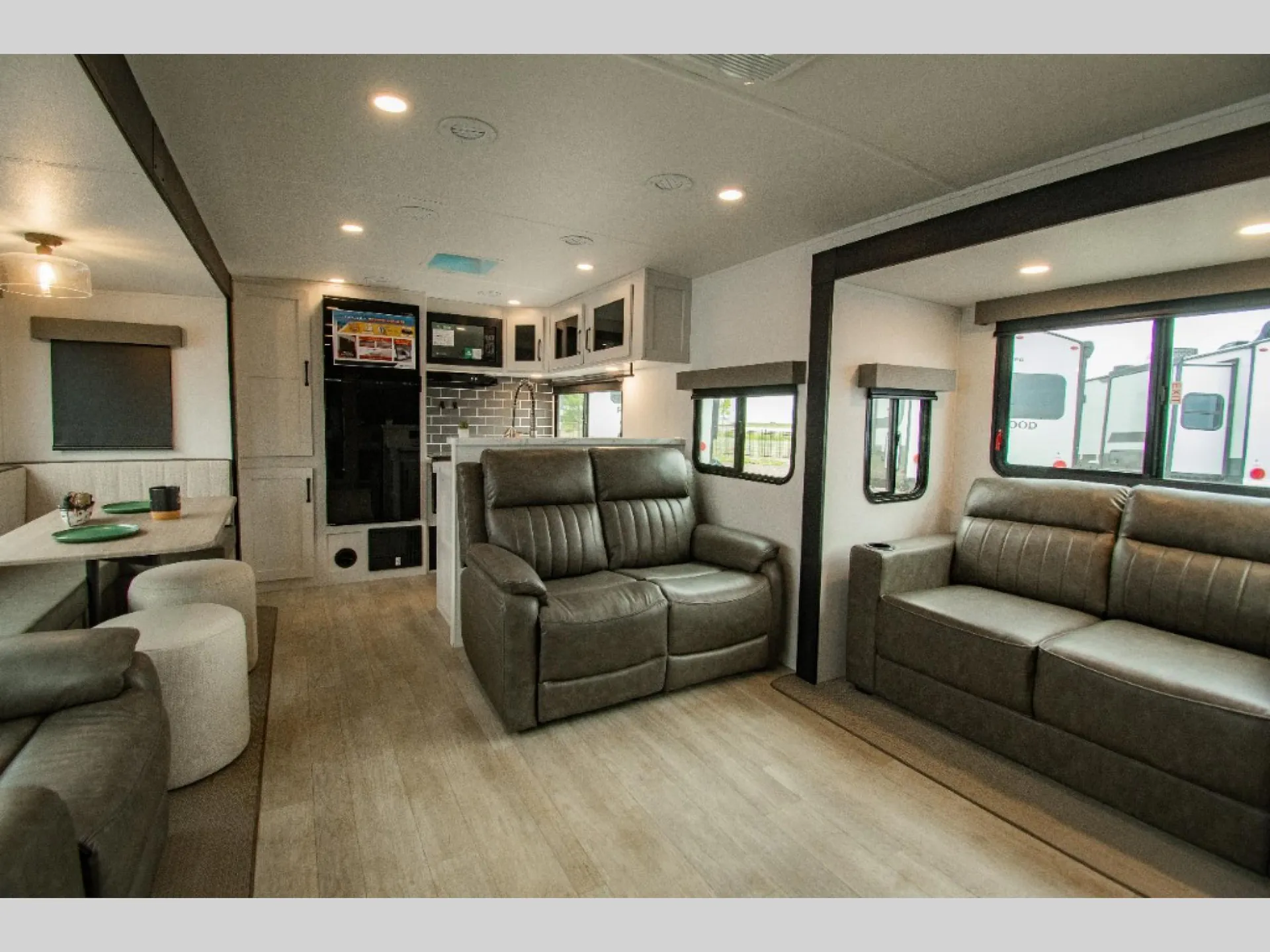 2026 Palomino Solaire 3060RKTS - Photo 3