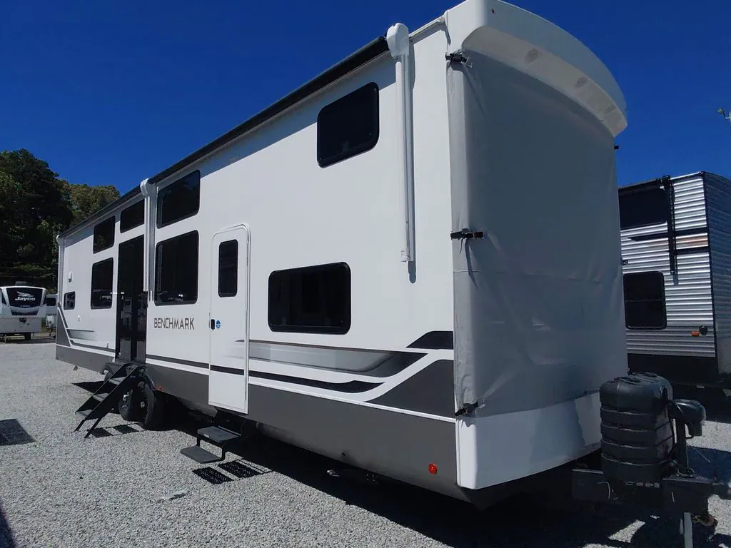 2026 Alliance RV Benchmark 44RKL - Photo 2