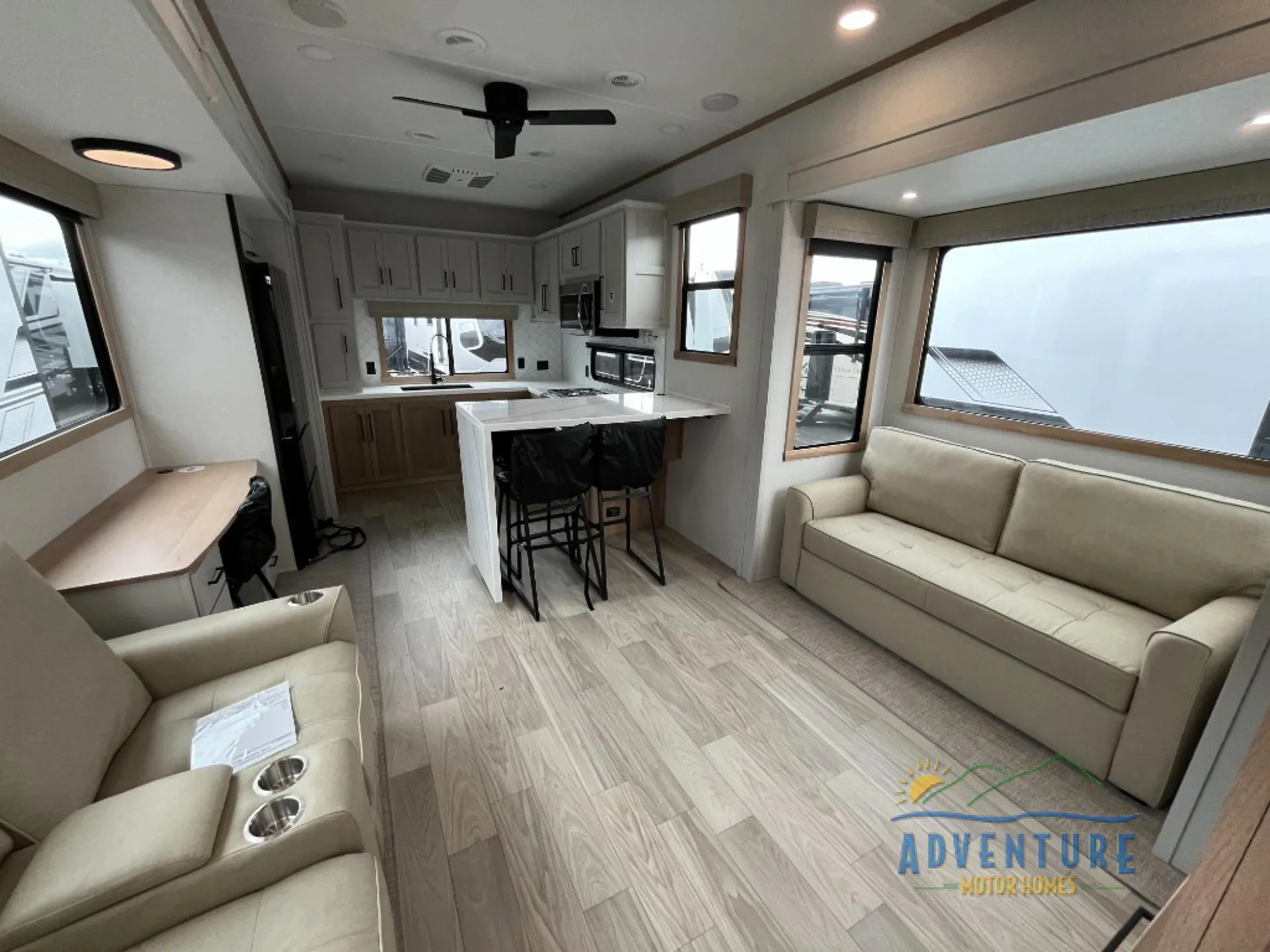 2026 Forest River Sandpiper 3800RK — Photo 7