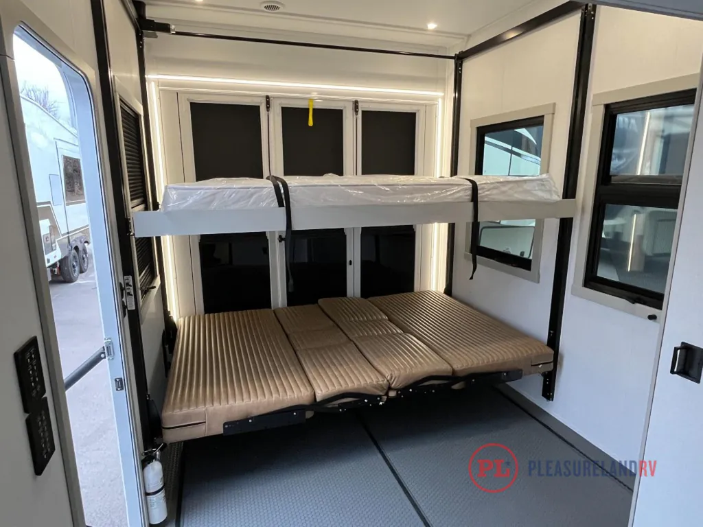 2026 Brinkley Model G 4100, Photos photo 9