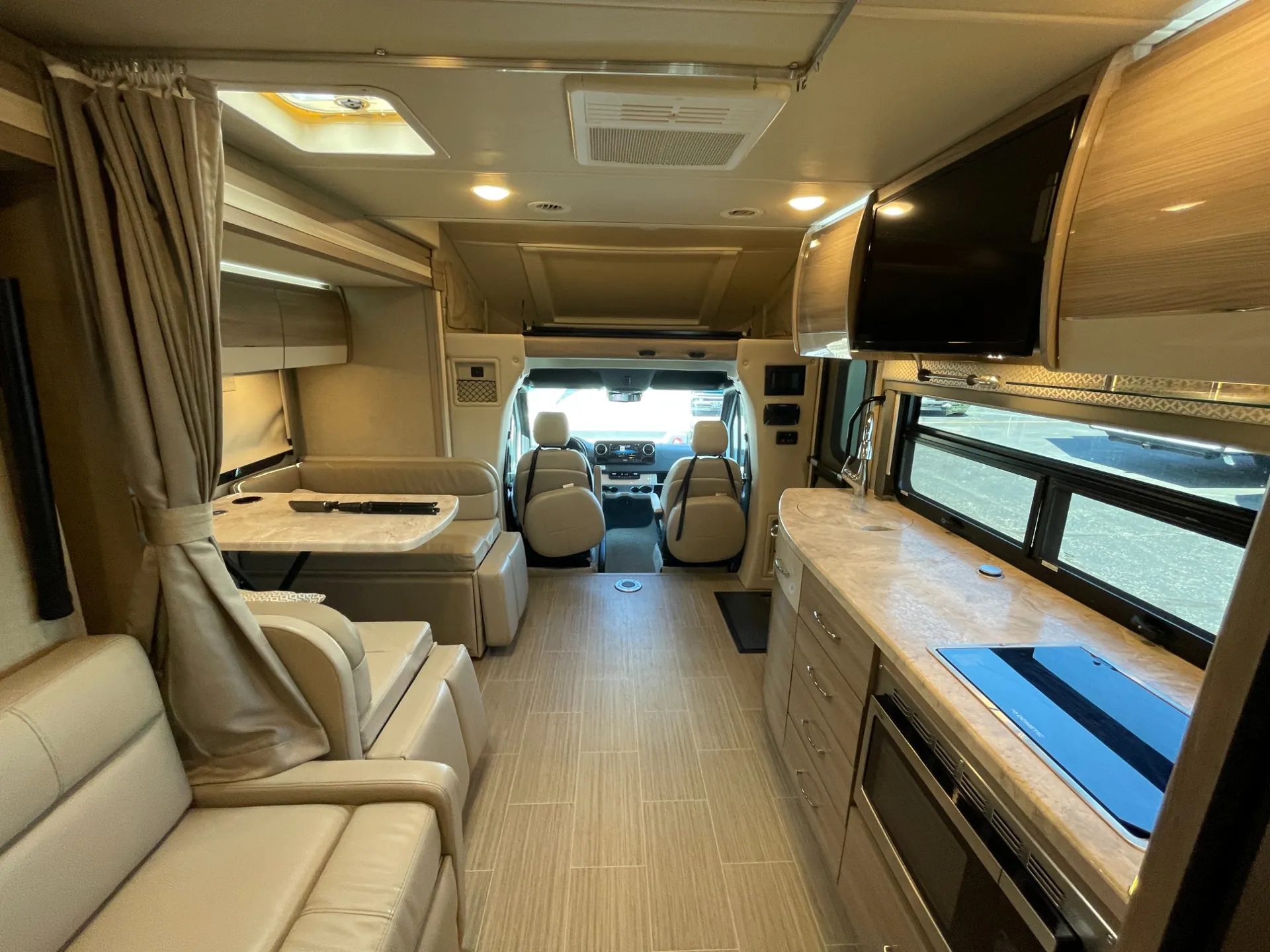 2020 Thor Motor Coach Tiburon 24FB - Photo 3