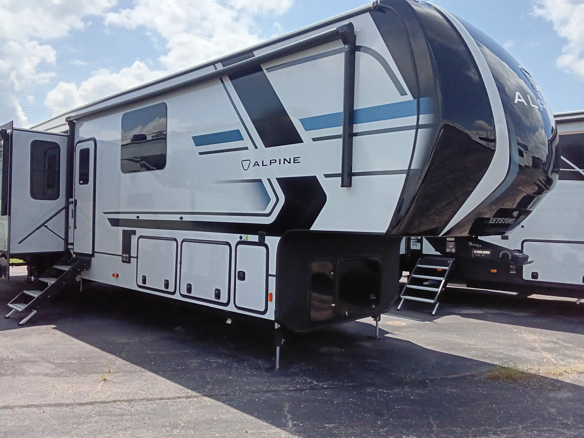 2026 Keystone Alpine 3910RK - Photo 2