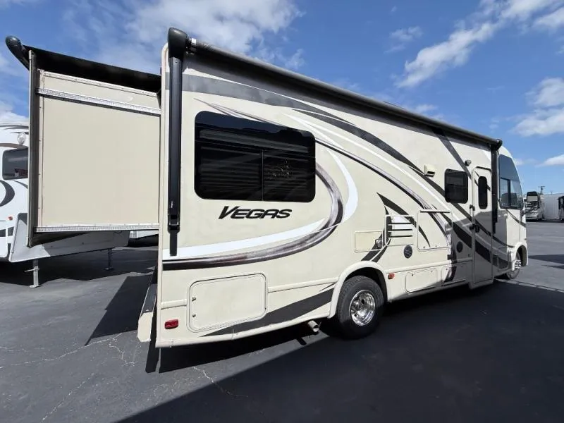 2016 Thor Motor Coach Vegas 252 - Photo 3