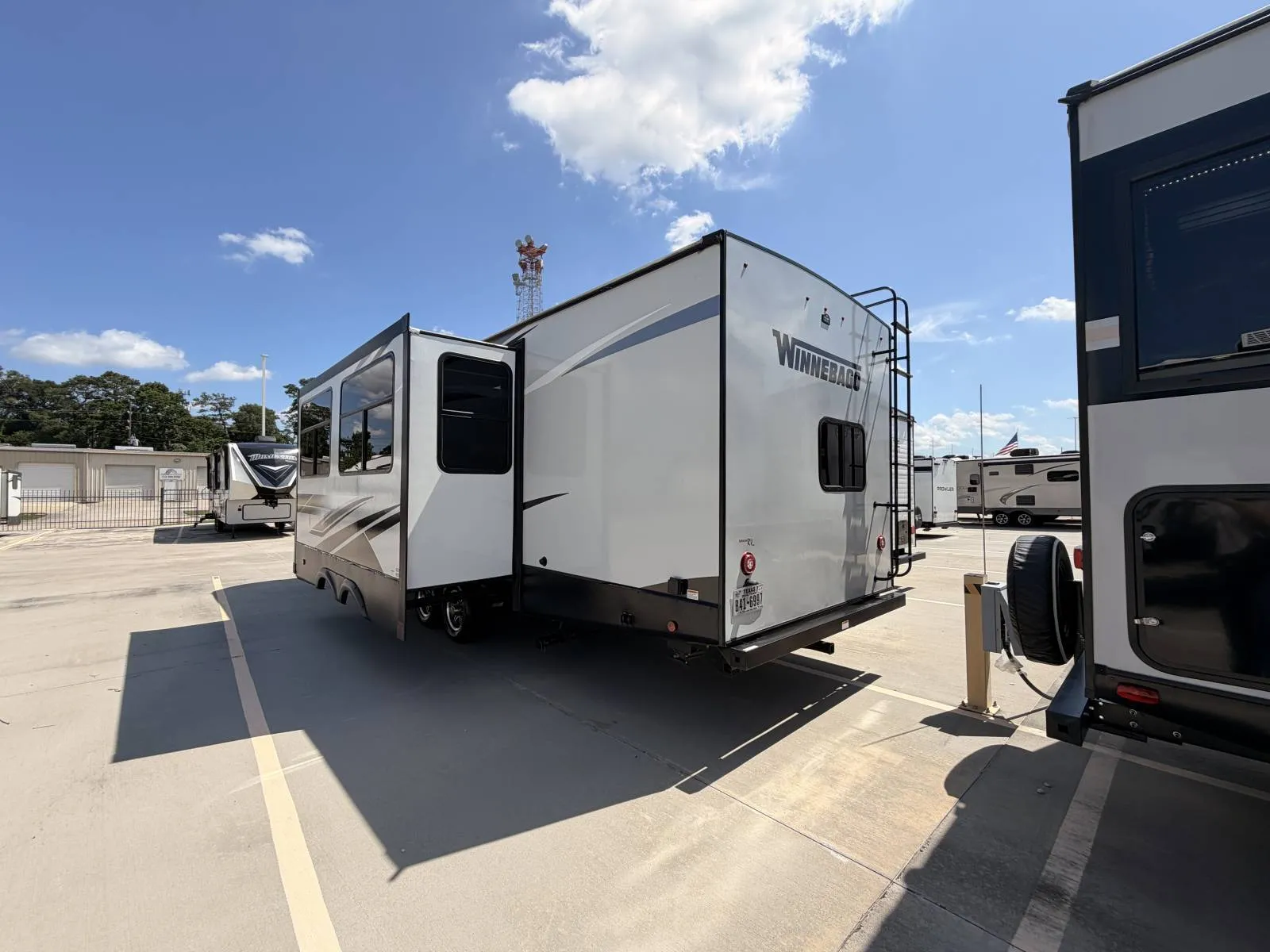 2021 Winnebago Voyage 3033BH - Photo 4